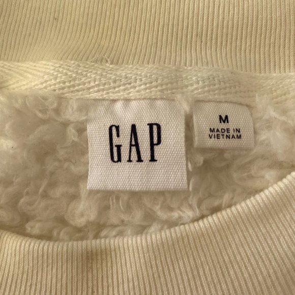 Super fluffy white pullover sweater from Gap - Picture 3 of 6